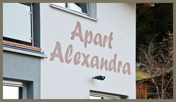 Alexandra アパート *