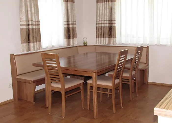 Alexandra אישגל